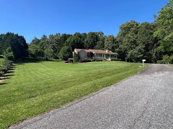 174 Oak Ln, Blairsville, GA 30512