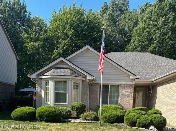 24500 Christian Dr, Brownstown, MI 48134