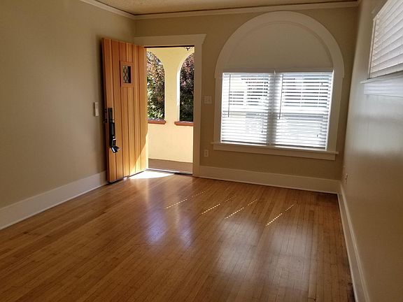 4th image of 1021-1031 NE 31st Ave #1025