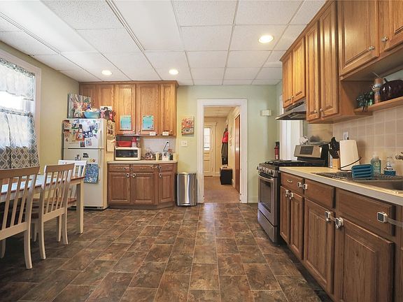4th image of 48 Union Pl