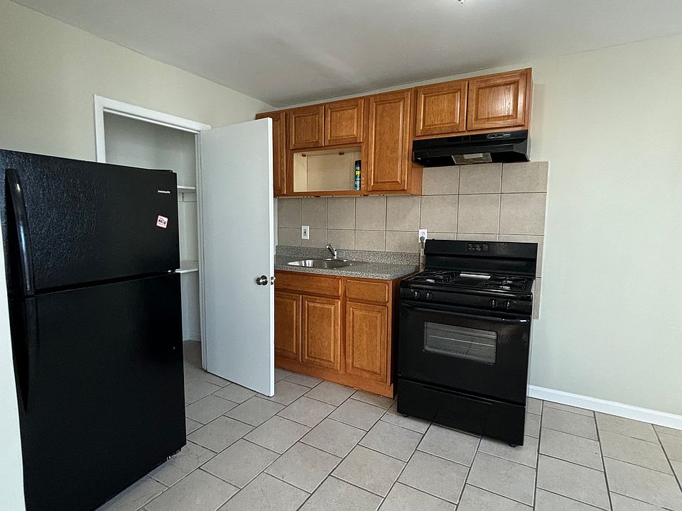 1st image of 76 N 9th St APT 16