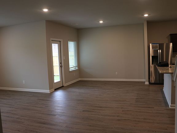 3rd image of 7504 Scarlet Oak Dr