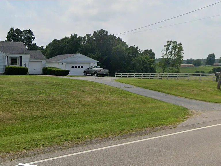 4214 W st rd 45. front and property