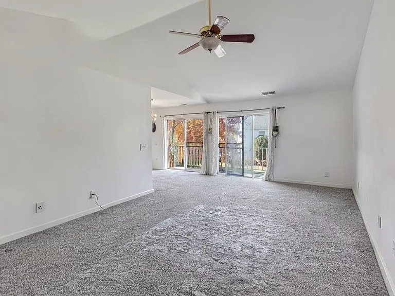 204 Dublin Ln — Photo 7