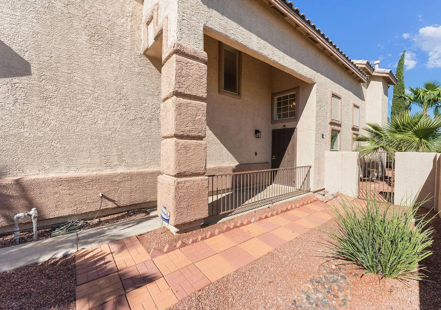 Welcome to this spacious two-story home in Summerlin North! — Photo 4