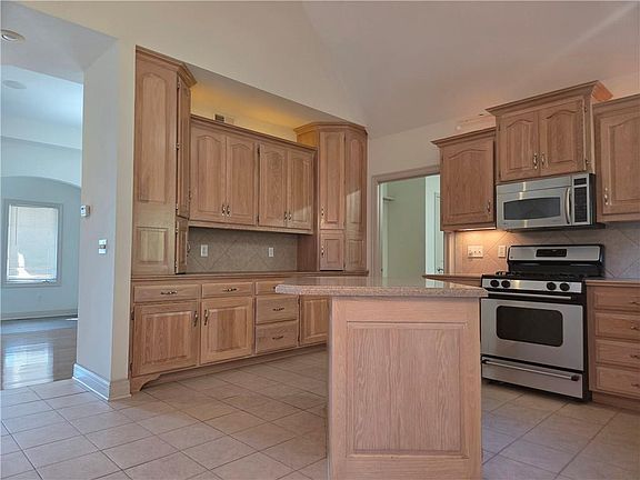 5th image of 6095 Westwood Ct