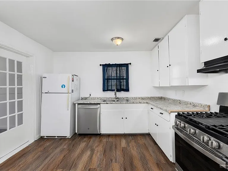 601 N 6th St — Photo 5