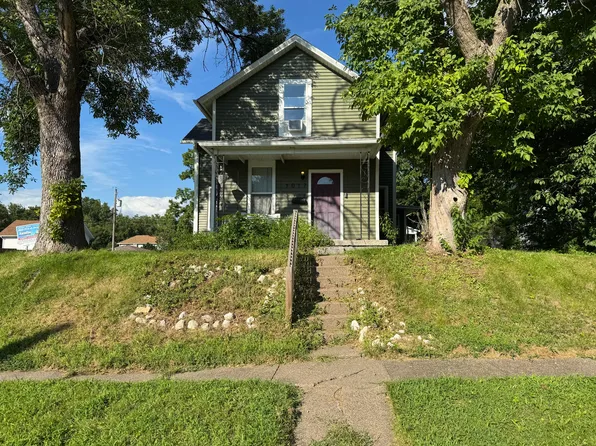 1017 Oak St, Muscatine, IA 52761