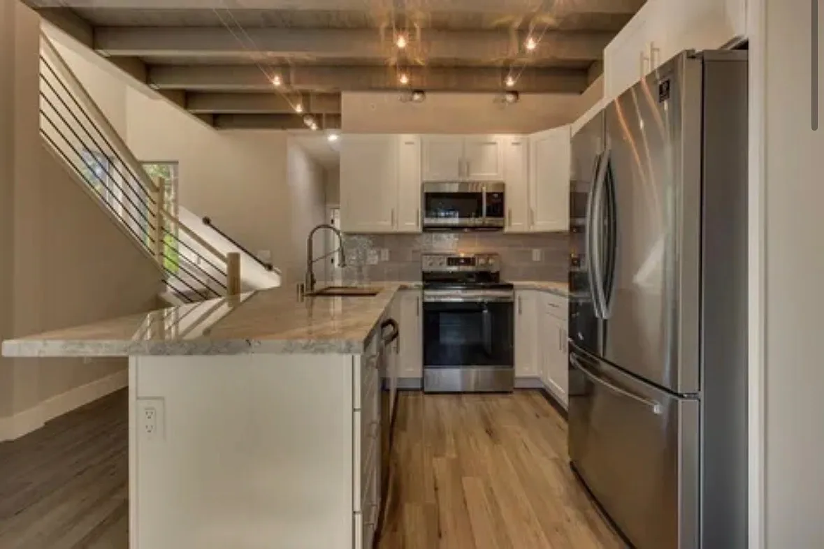 3 bed, 1358 sqft, $4,000 — Photo 2