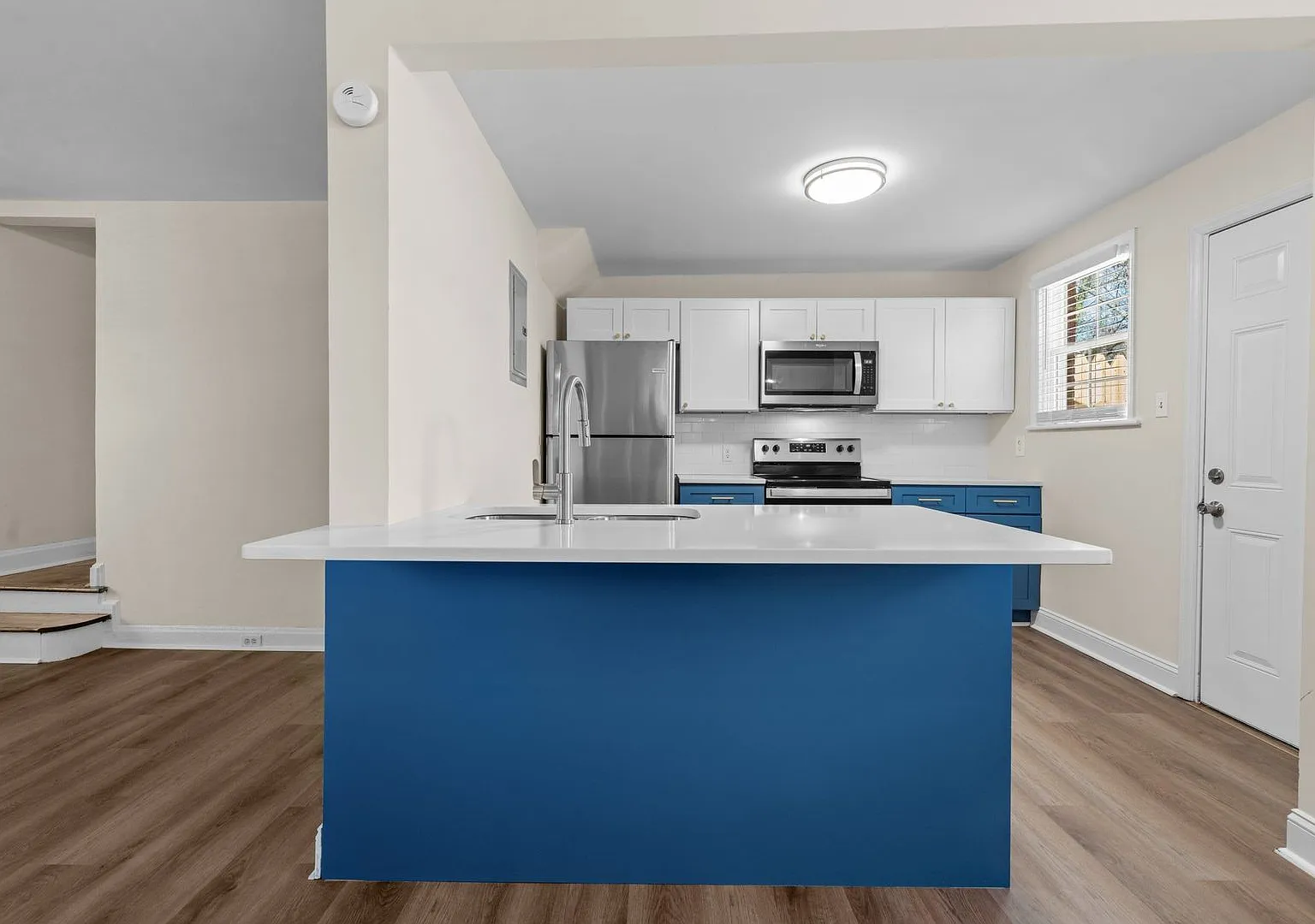 Spacious 1 Bedroom Duplex in Trinity Park, blocks from Duke! - Renovated & Pet Friendly — Photo 3