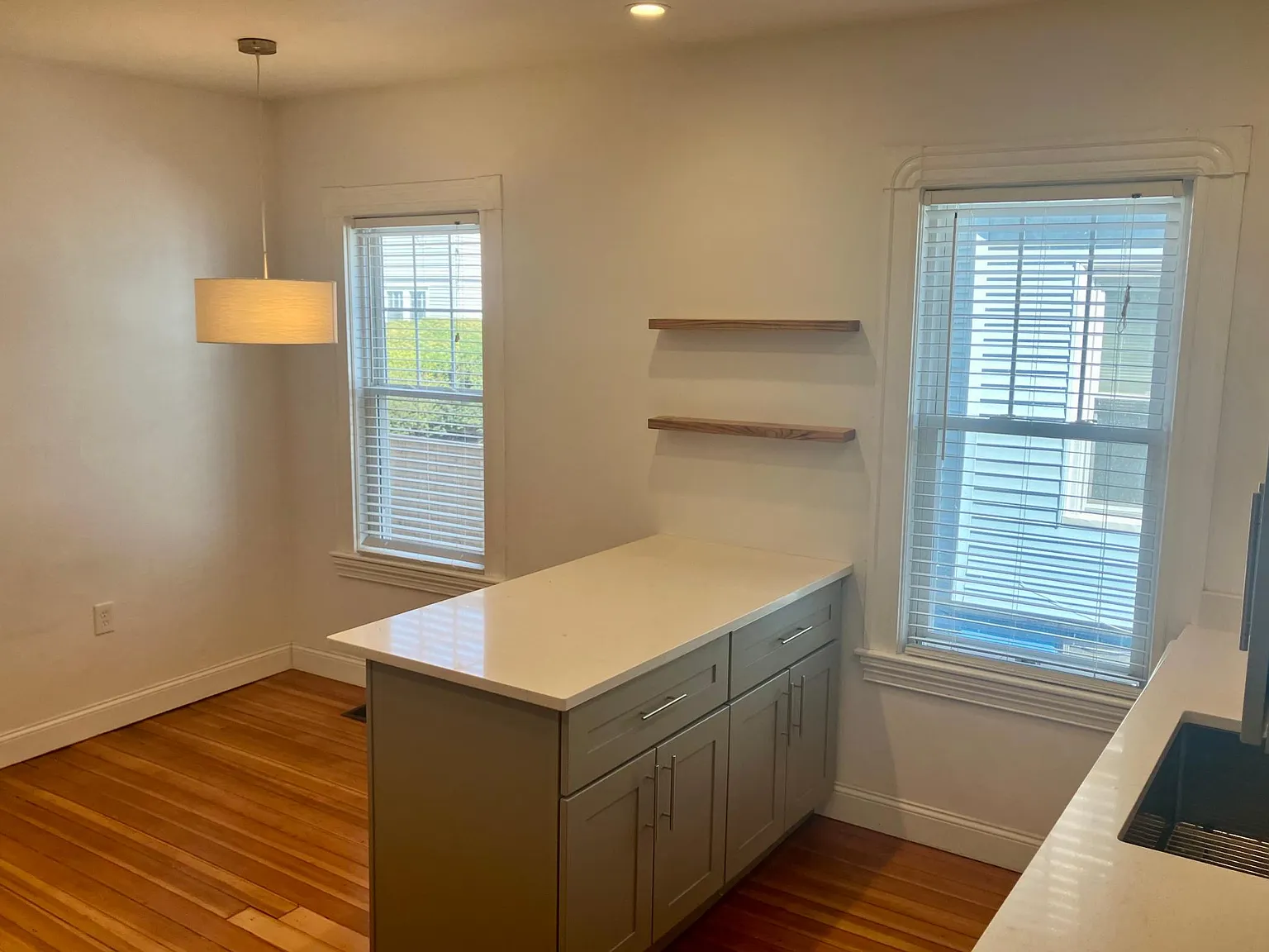 1 bed, 855 sqft, $3,100 — Photo 2
