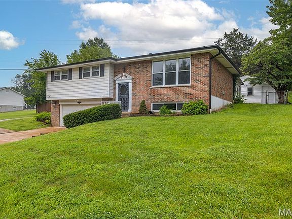 3rd image of 1439 Twin Oaks Dr
