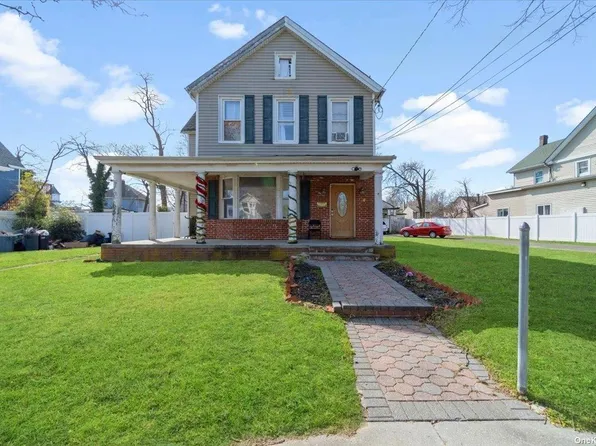 16 1st Ave, Bay Shore, NY 11706