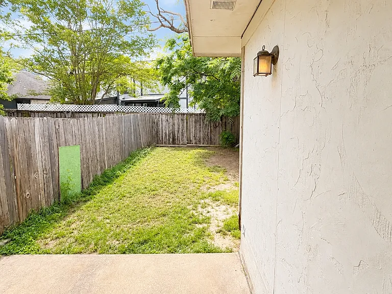 1217 Armadillo Rd #B — Photo 20