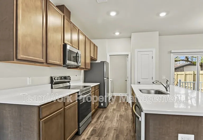 101 Langley Dr #B — Photo 5