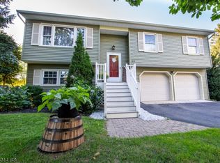 64 Charlestown Rd, Hampton, NJ 08827