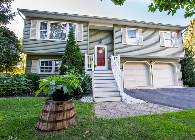 64 Charlestown Rd photo 1