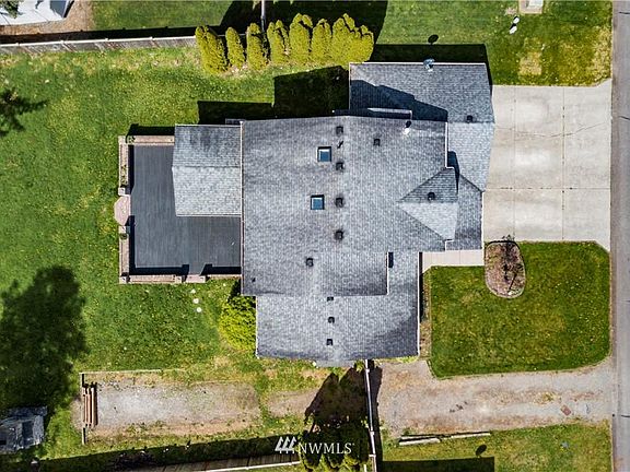 3rd image of 20602 1st Ave E
