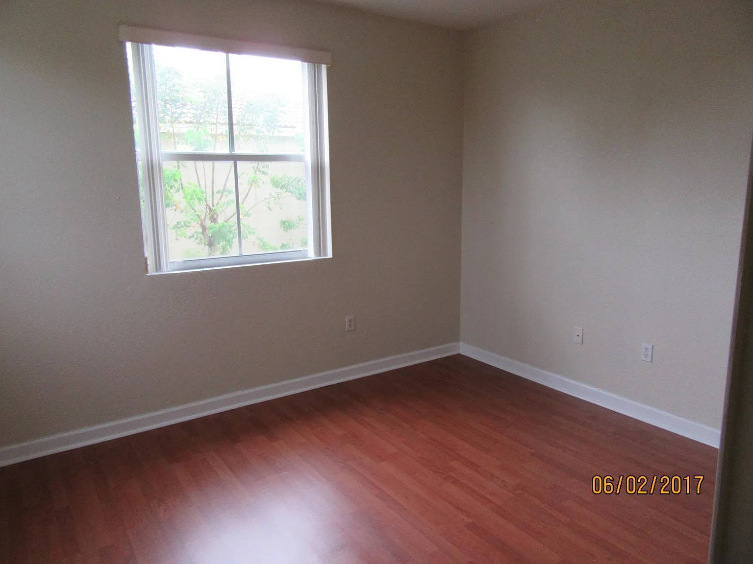 3 bed, 1076 sqft, $2,000 — Photo 4