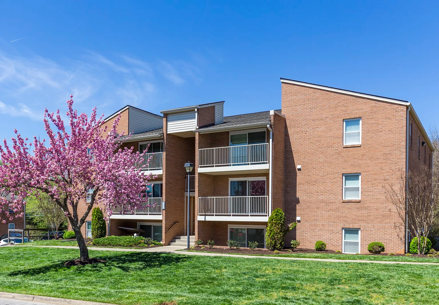The Crest Apartments — Photo 1