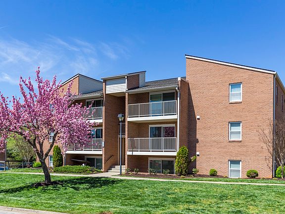 2nd image of 128 Rutledge Dr #4