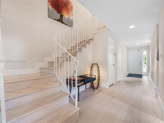 5th image of 3124 Jackson Ave #1