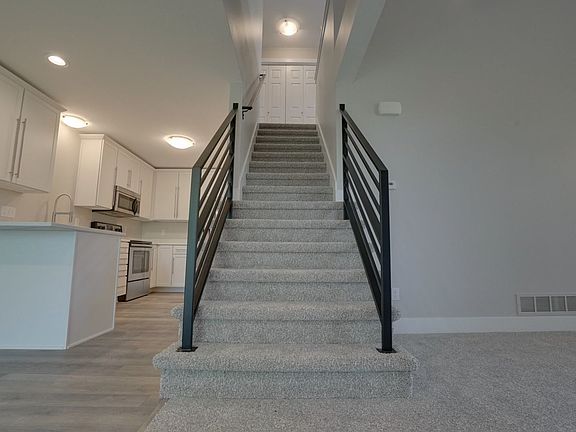 5th image of 6855 Woodland Ave Unit 607