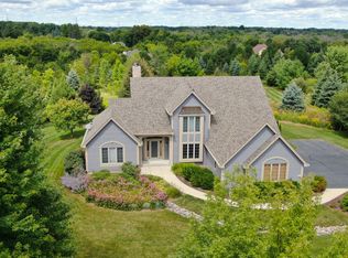 1635 Fox Hollow Ln, Cedarburg, WI 53012