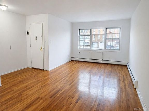 3rd image of 1656 Bell Blvd Fl 1
