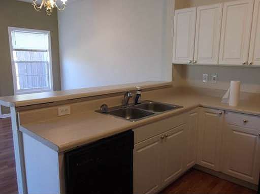 4th image of 140 Creekwood Dr