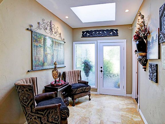 4th image of 11919 Hickory Hill Ln