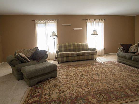 Living rm. 26'x 16'