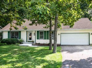 821 Broadway Dr, Sun Prairie, WI 53590
