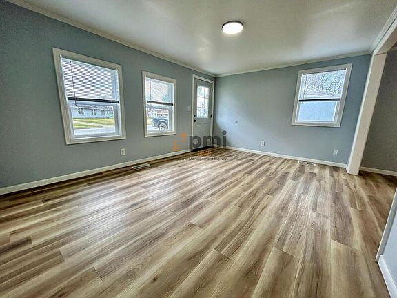 4th image of 2925 Silverbrook Ave