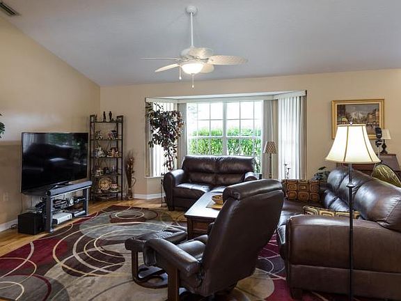 3rd image of 940 Spanish Wells Dr