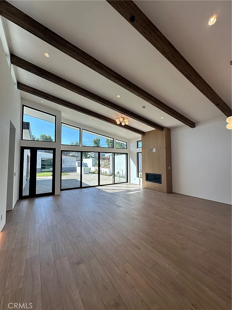 3 bed, 1975 sqft, $7,150 — Photo 3