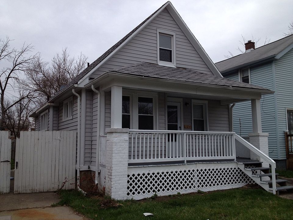 1st image of 104 W George Ave
