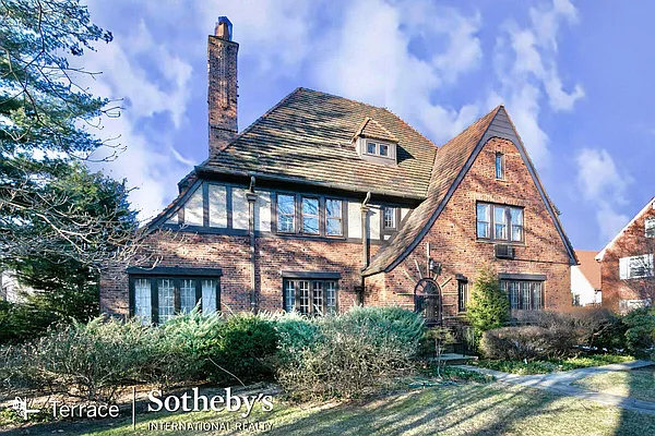 Sold by Terrace Sotheby's International Realty | media 66