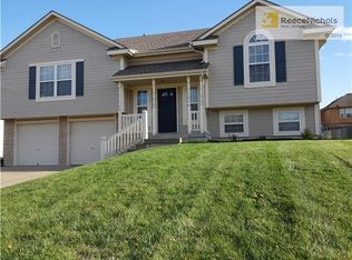 1103 Manse Dr, Raymore, MO 64083