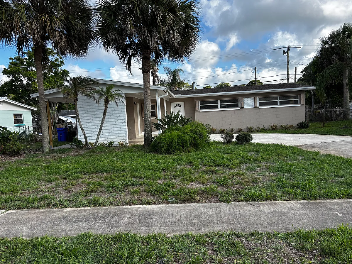 Building Photo - 1021 Regalia Dr