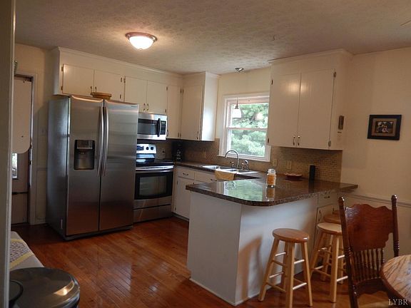 5th image of 207 Maple Hills Dr