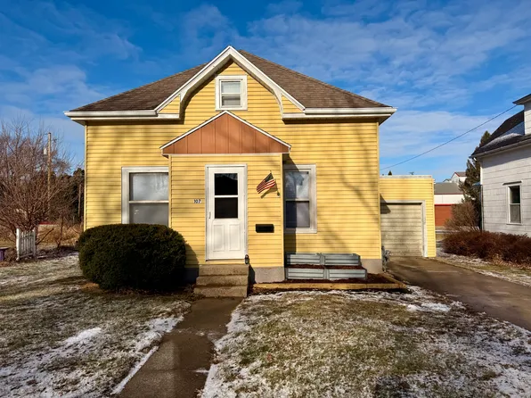 107 Clark St, Reinbeck, IA 50669