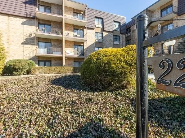 22 Riverside Dr APT D10, Cranford, NJ 07016
