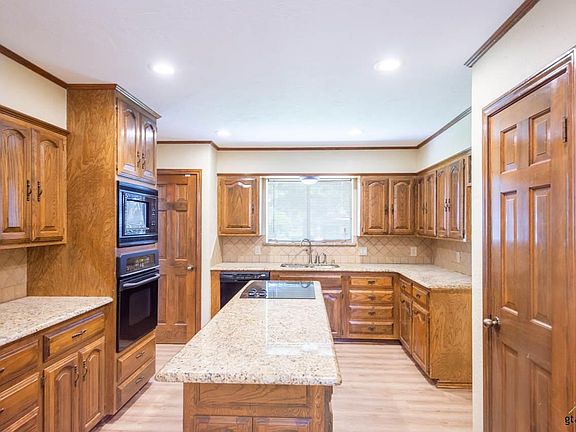 4th image of 110 Fairway Dr