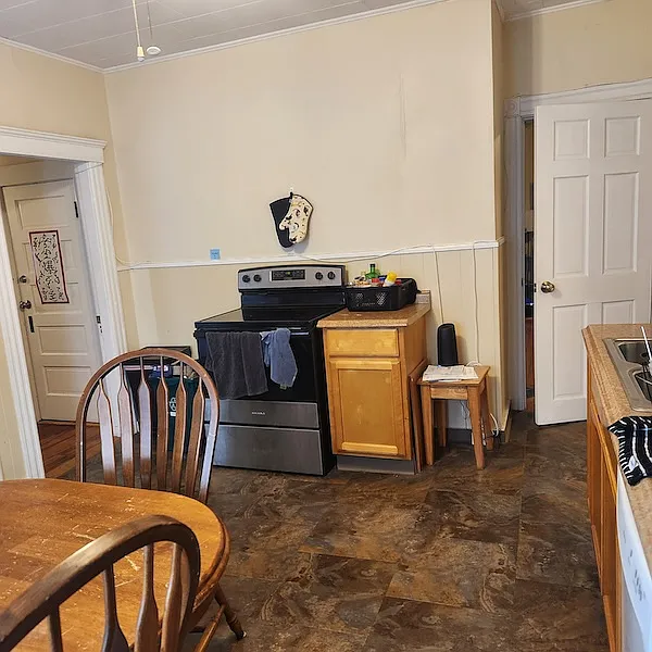 4 bed, 1660 sqft, $2,400 — Photo 2