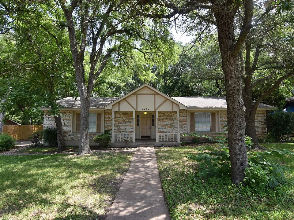 3210 Cottonwood Ln