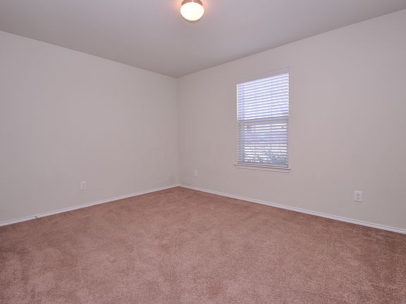 3rd image of 1601 Lone Pine Dr