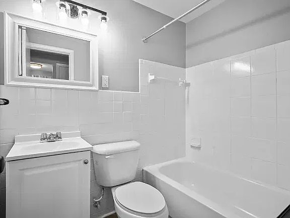 4th image of 15320 Triskett Rd APT 26