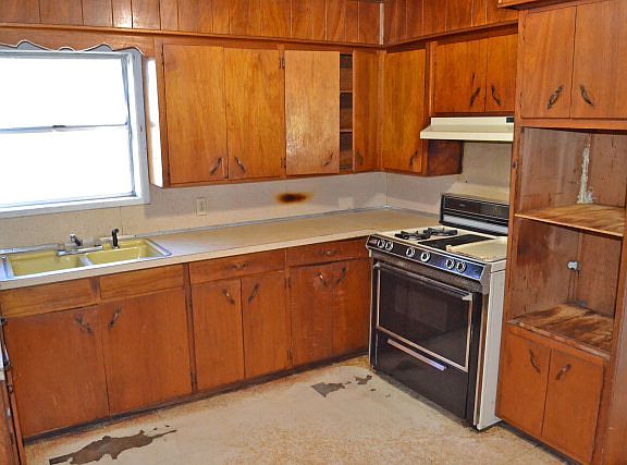 2nd image of 2502 Dogwood St