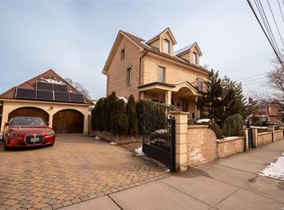 741 152nd St, Whitestone, NY 11357